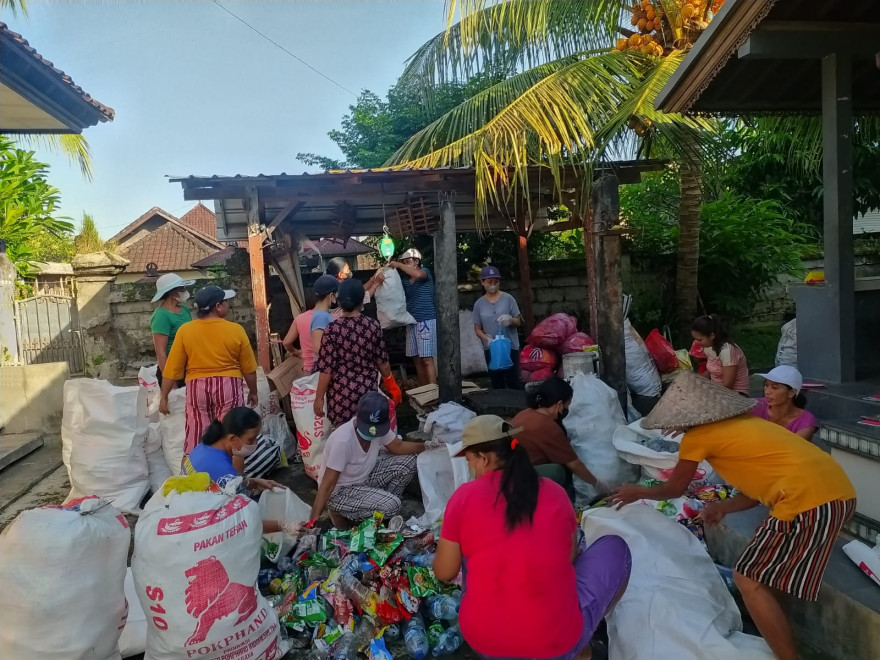 KEGIATAN BANK SAMPAH DI BANJAR ADAT DAN DINAS PILISAN