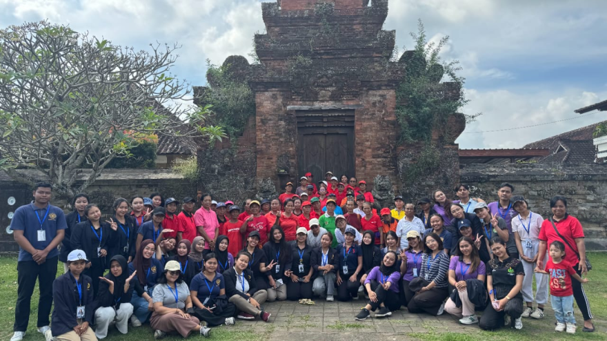 KEGIATAN SENAM LANSIA RUTIN DI DESA KABA-KABA BERSAMA MAHASISWA ITEKES BINTANG PERSADA TAHUN 2025